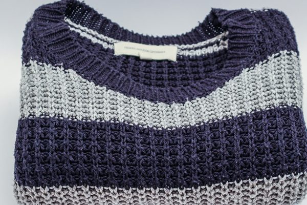 Shopping online now becomes a trend