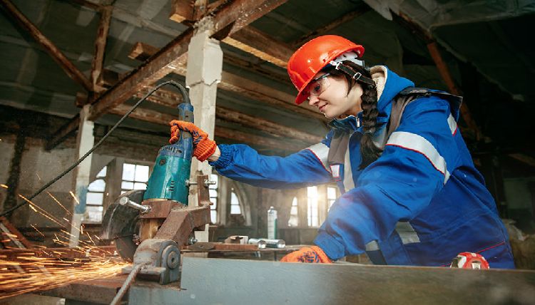 How to Use a Miter Saw: Training the Apprentice