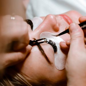 Eyelash curler